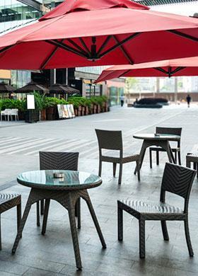 Mesas de restaurante al aire libre